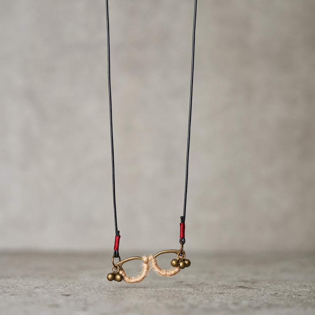 Kaklo papuošalas - Varinė saulė